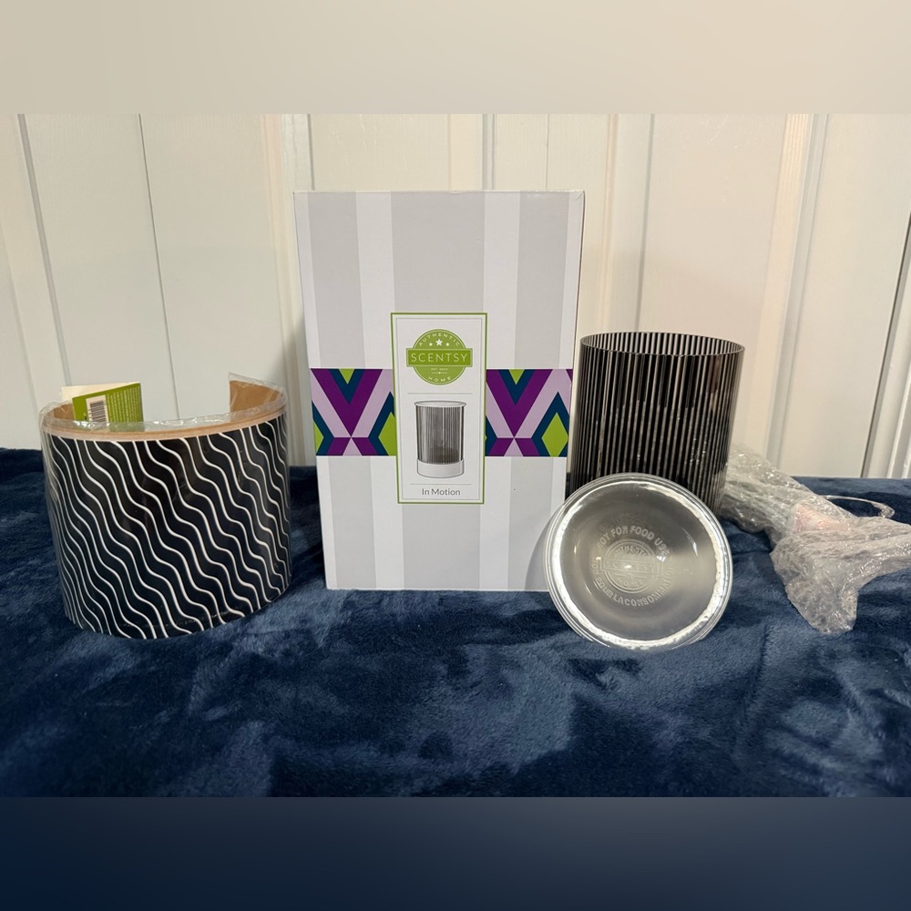Scentsy Black and White In Motion Warmer